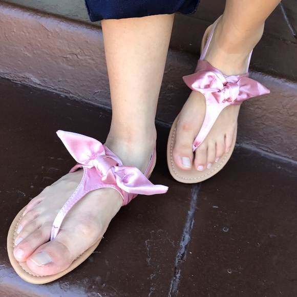 New BOW T STRAP THONG SANDAL 🎊Host pick🎊 - Picture 4 of 7